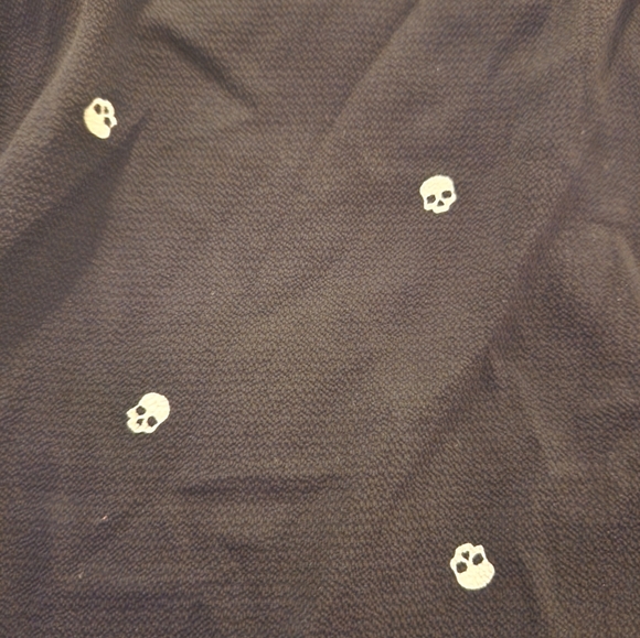 Skull Pattern Women's Shirt, Black Button Down Shirt, Sz Large, Goth Olive & Oak - Picture 7 of 8